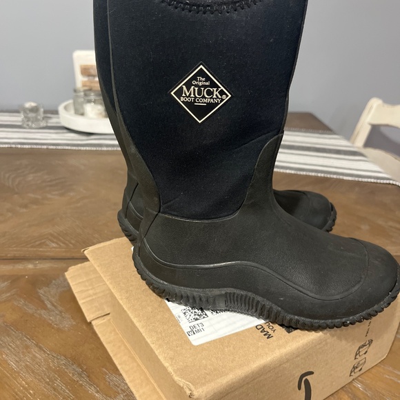 Kid’s muck black boots - Picture 5 of 7